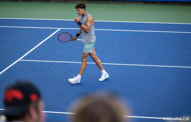 更在领奖时 更在领奖时