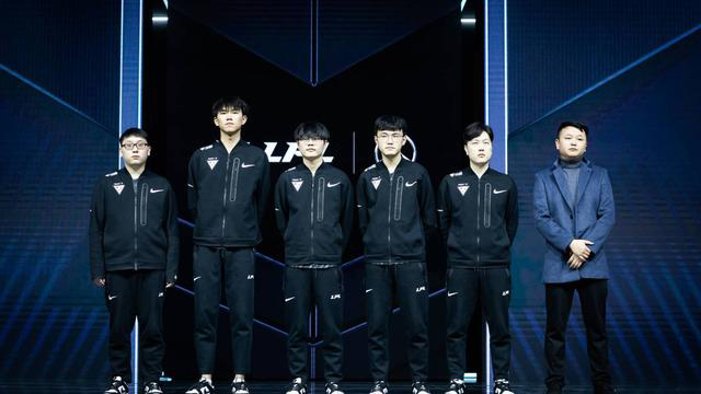 越等越慌 越等越慌